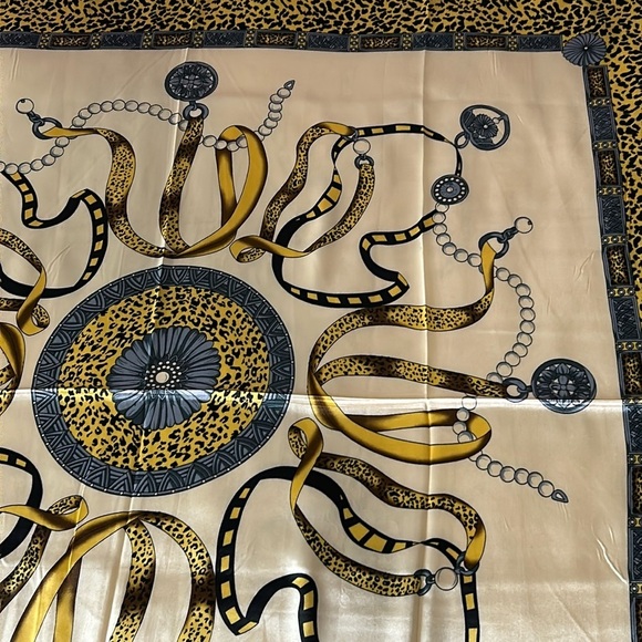 R-2246-Women’s Scarf Yellow Gray And Cream Colors NWT - Picture 9 of 9